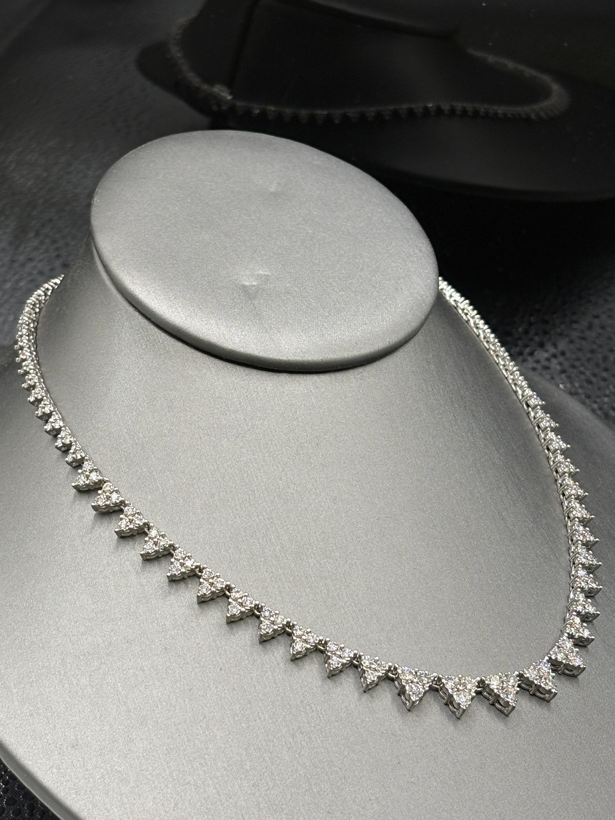 Ladies 14kt white solid gold graduated diamond pyramid cluster necklace