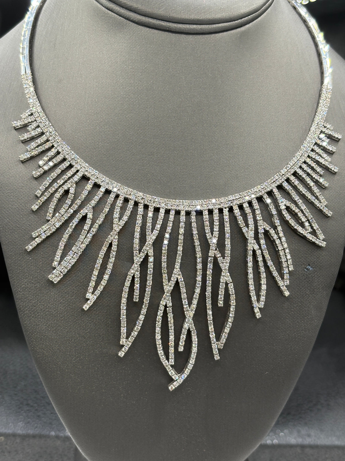 14kt white gold diamond dangling bib necklace