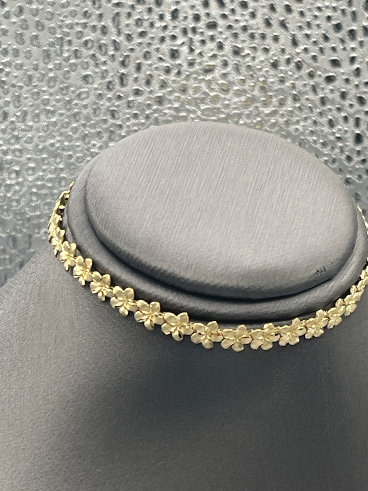 Ladies 14 Karat Yellow Gold Sparkling Continuous Flower Link Bracelet