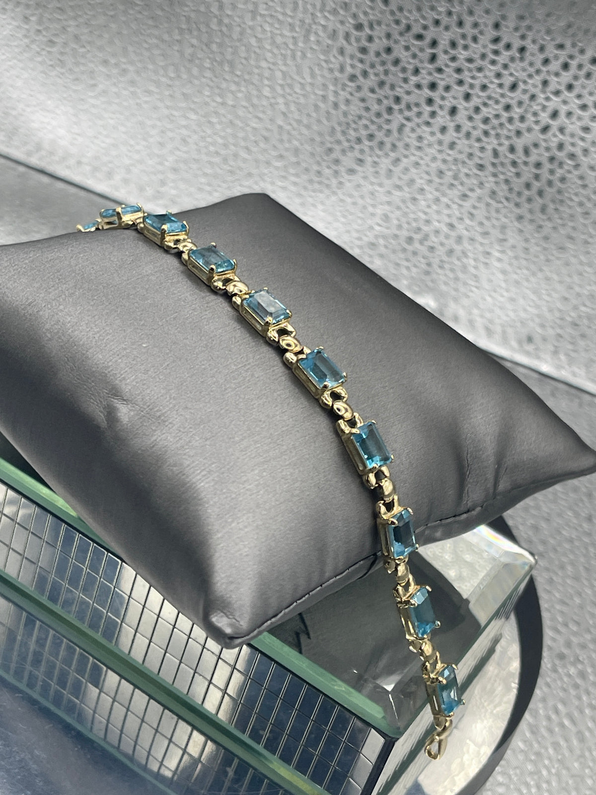 Ladies beautiful 14 Karat Yellow Gold Emerald Cut Blue Topaz Bracelet