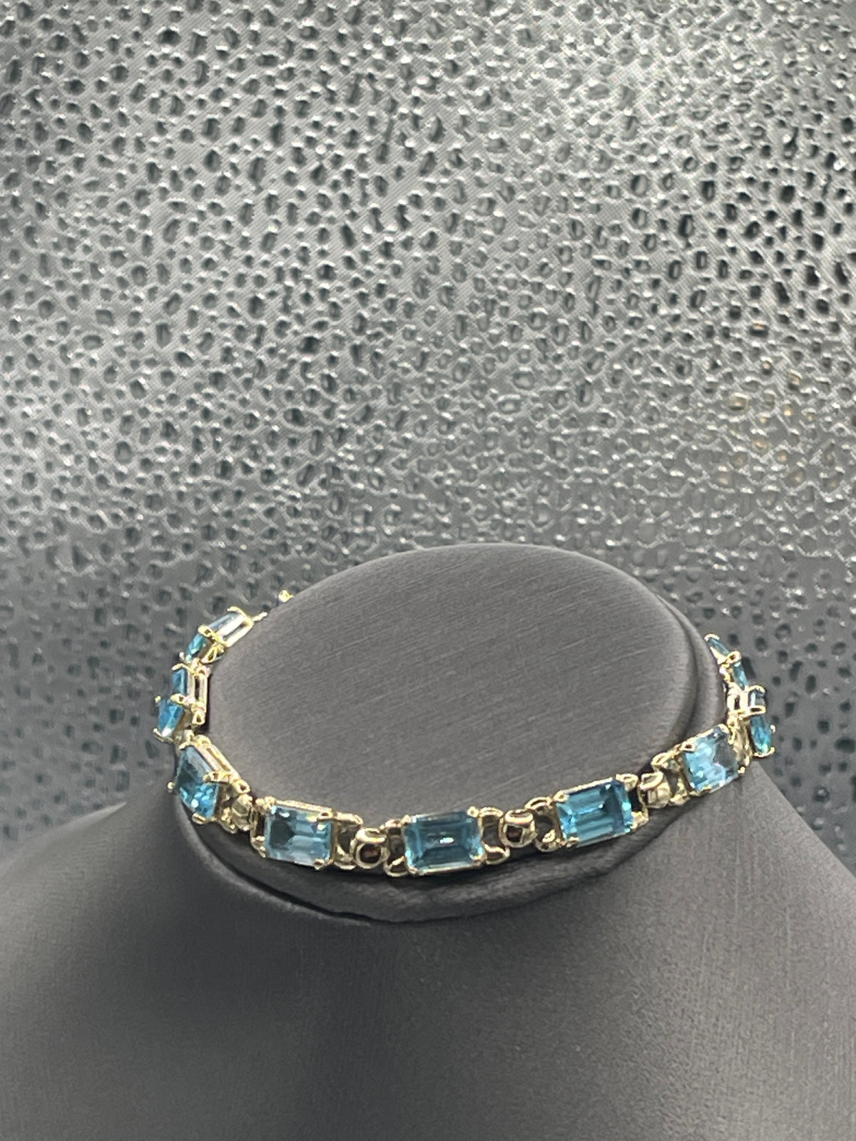 Ladies beautiful 14 Karat Yellow Gold Emerald Cut Blue Topaz Bracelet