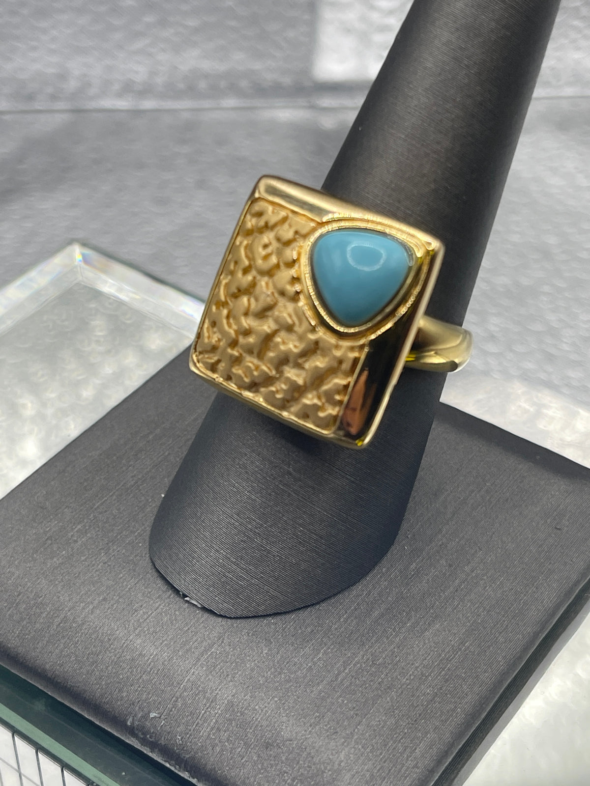 Ladies Vintage 18 Karat Yellow Gold Graziella Turquoise Ring