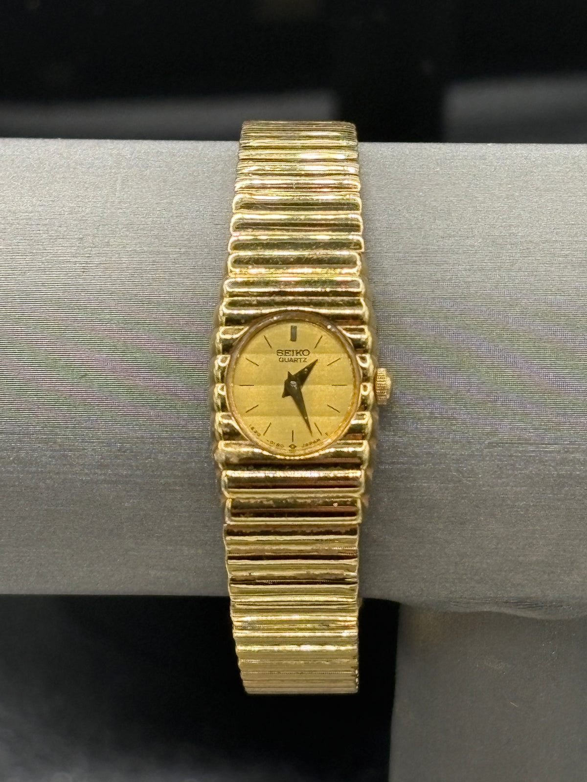 Vintage Ladies Seiko Oval shaped Face, Gold tone watch