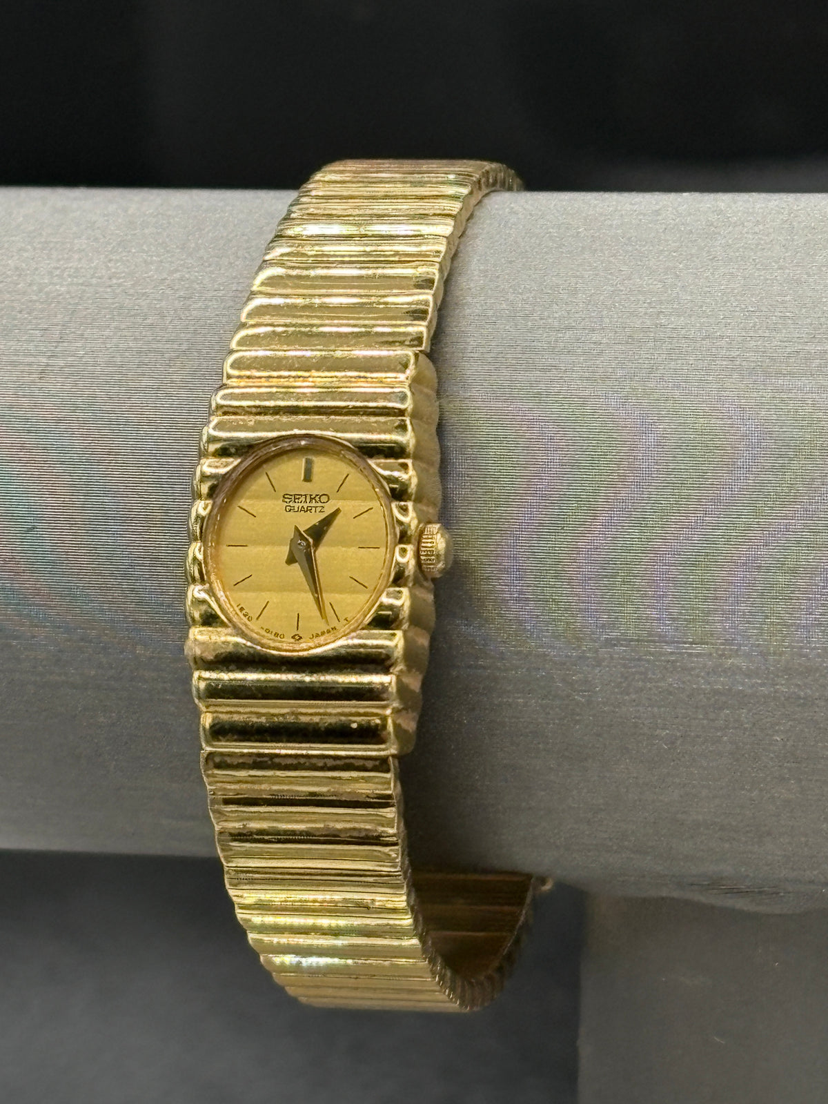 Vintage Ladies Seiko Oval shaped Face, Gold tone watch