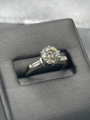 Ladies 14 Karat White Gold Round Diamond Engagement Ring