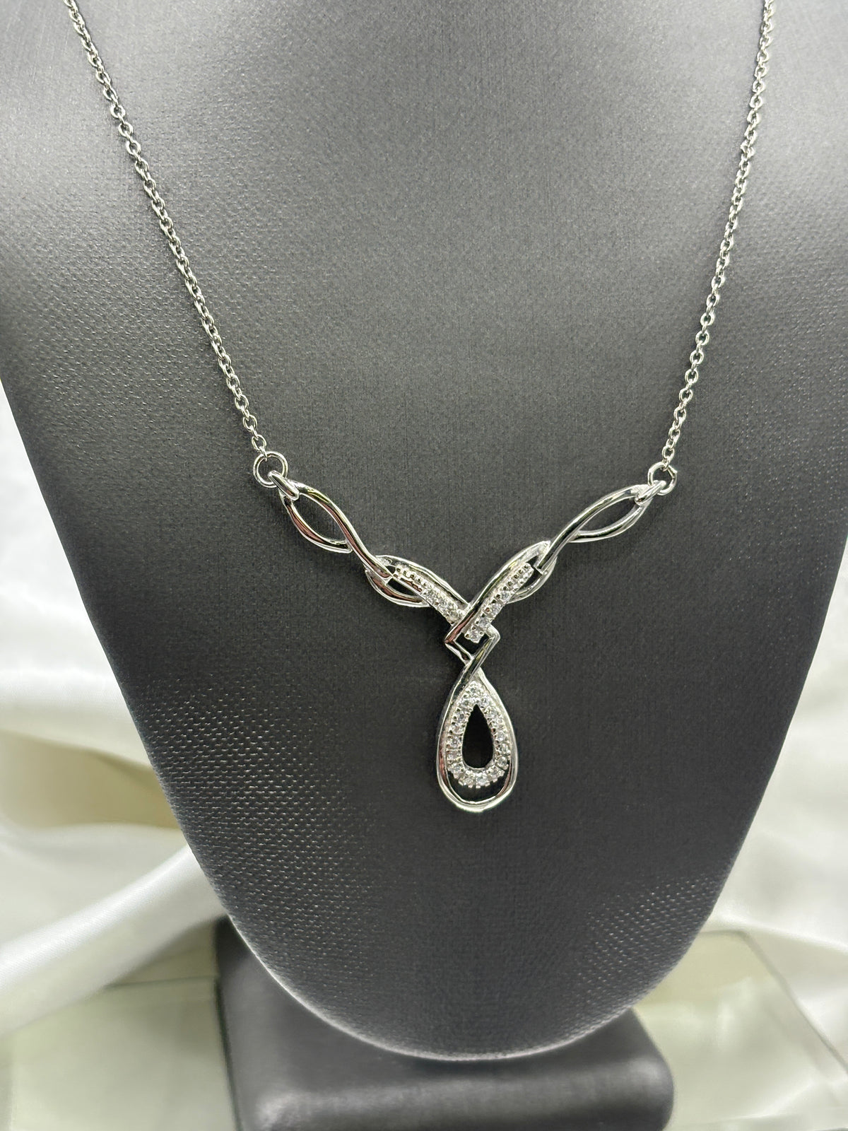 Sterling silver Ladies criss-cross Diamond like necklace
