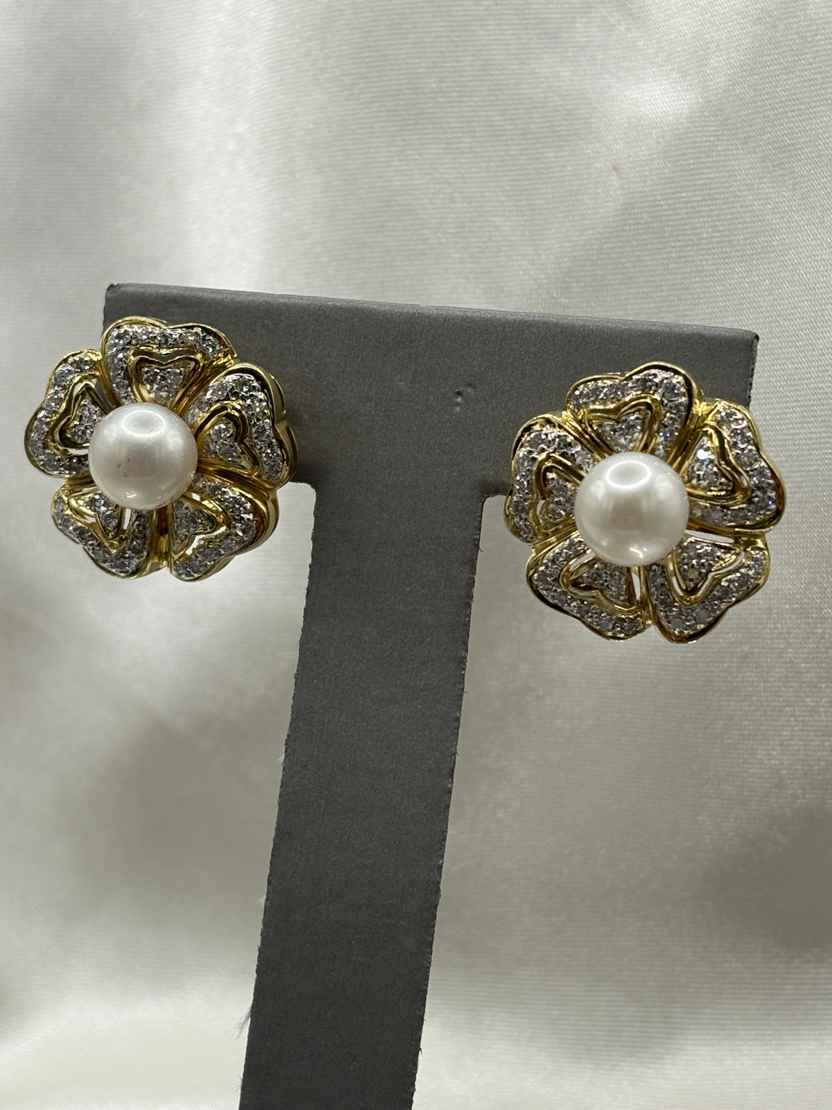 18 Karat Yellow Gold Ladies Diamond & Pearl Floral Earrings with filagree petals