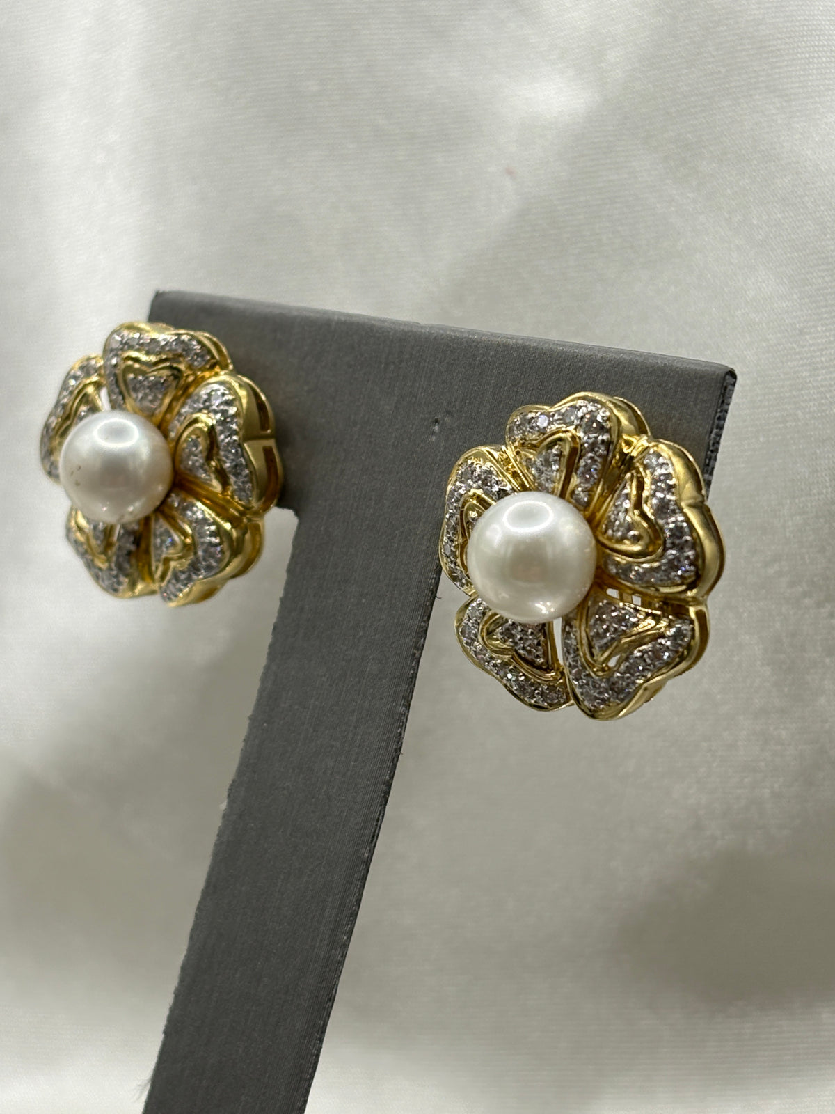 18 Karat Yellow Gold Ladies Diamond & Pearl Floral Earrings with filagree petals