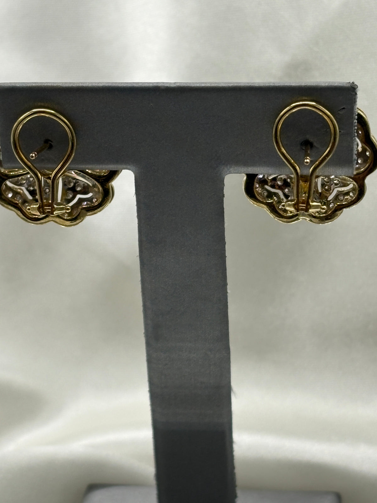 18 Karat Yellow Gold Ladies Diamond & Pearl Floral Earrings with filagree petals