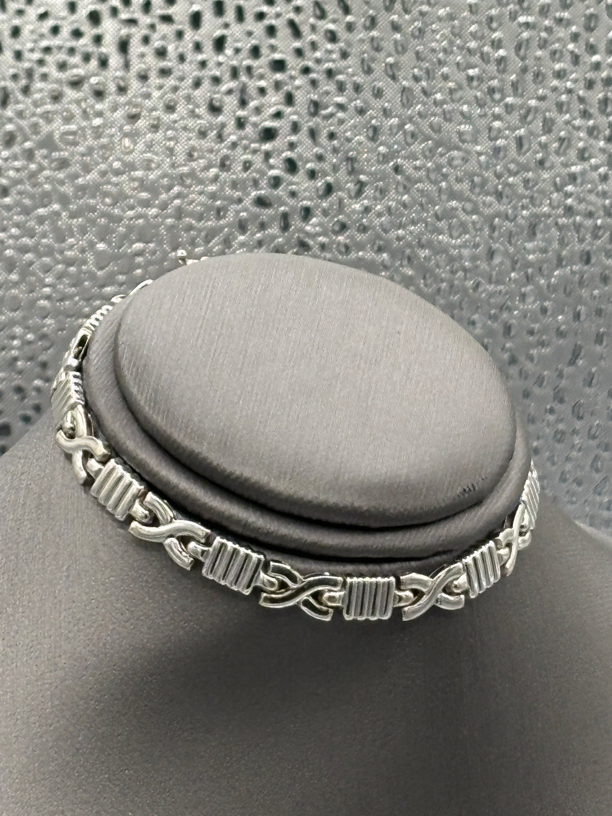 Ladies 14 Karat White Gold Double Link Design Bracelet