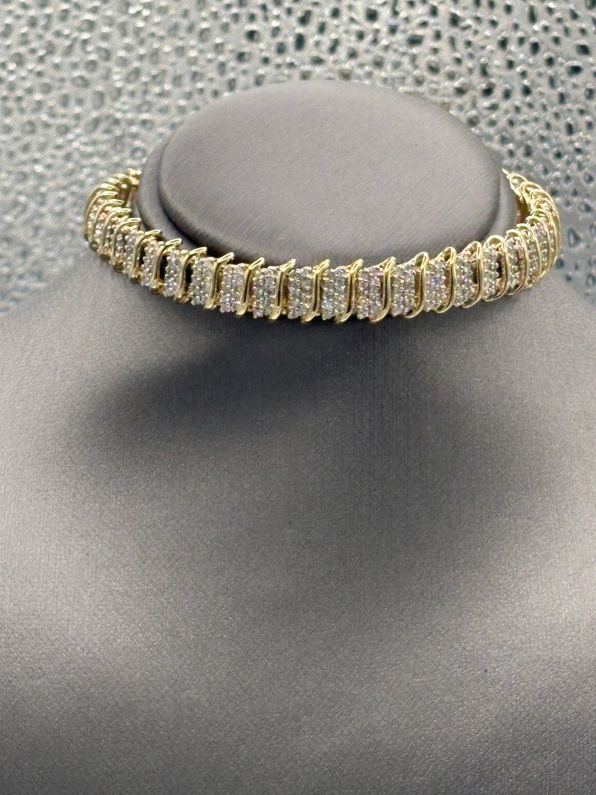 Ladies 10 Karat Yellow Gold Diamond Tennis Bracelet
