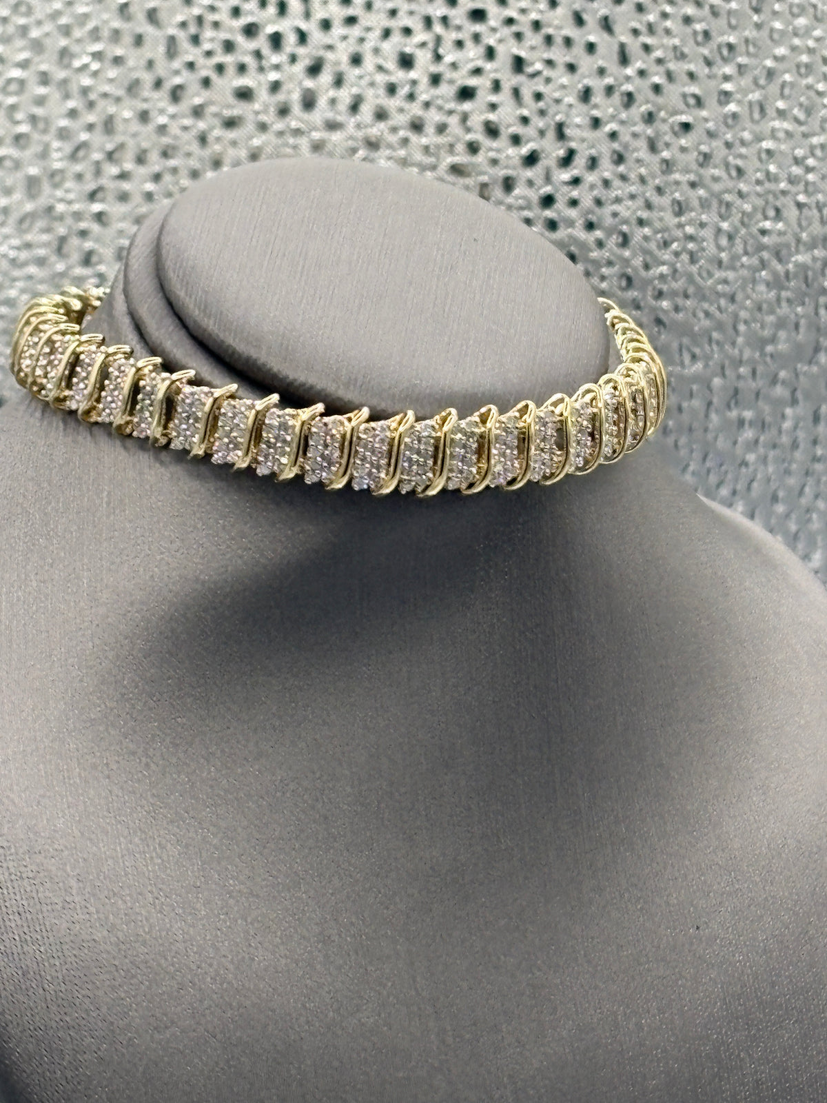 Ladies 10 Karat Yellow Gold Diamond Tennis Bracelet