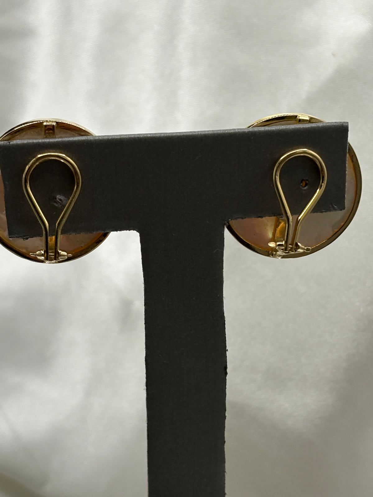 Vintage 14kt Solid Yellow gold large mabe pearl stud earrings