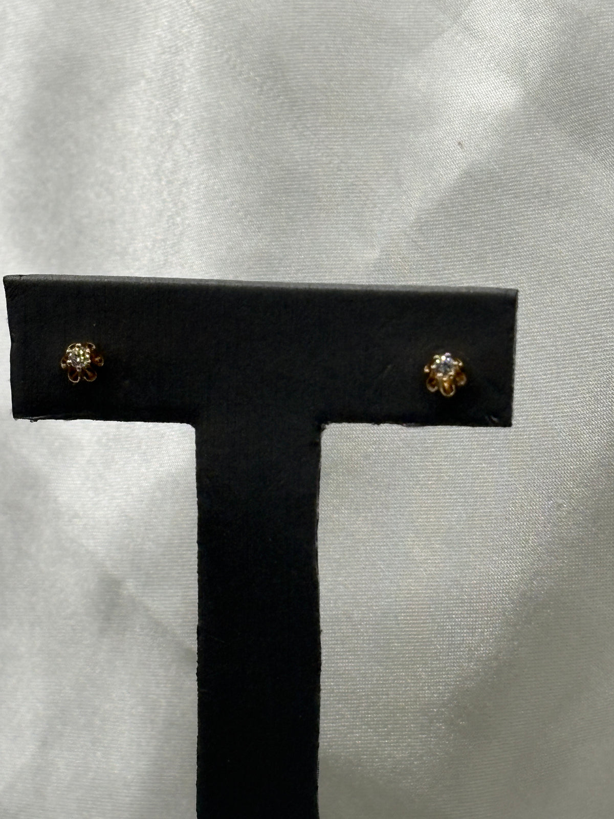 14kt ladies diamond tulip style studs
