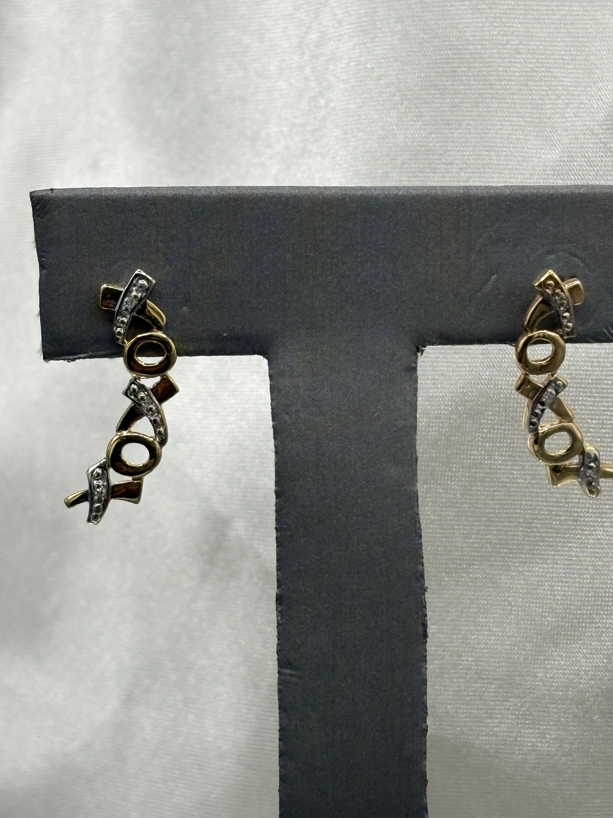 Vintage XOXO 14kt earrings