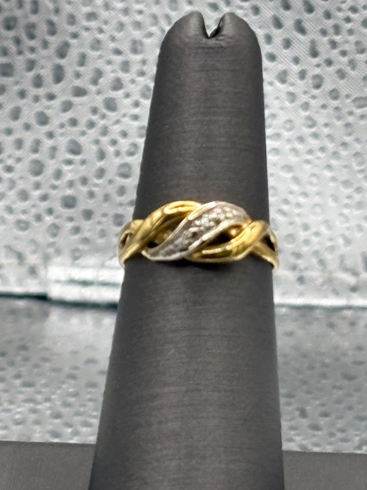 Gorgeous Ladies 18 Karat Yellow Gold & Diamond Wave Band