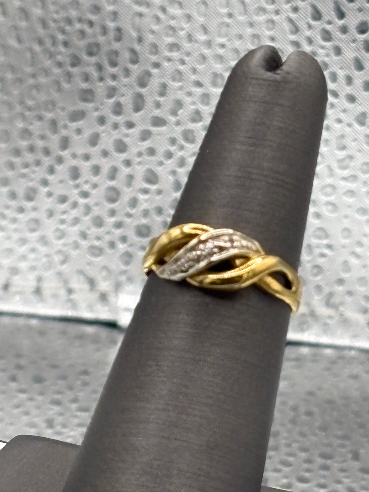 Gorgeous Ladies 18 Karat Yellow Gold & Diamond Wave Band