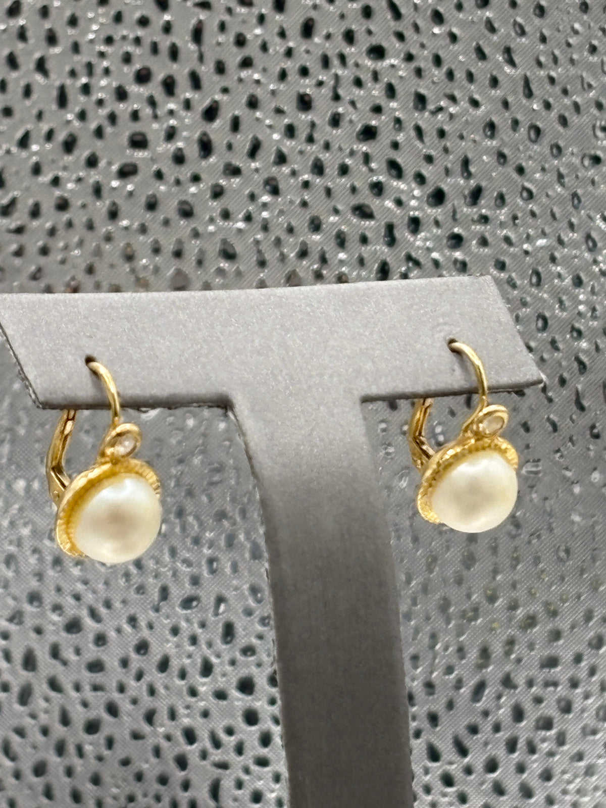 Ladies 14 Karat Yellow Gold Diamond & Pearl Dangling Earrings