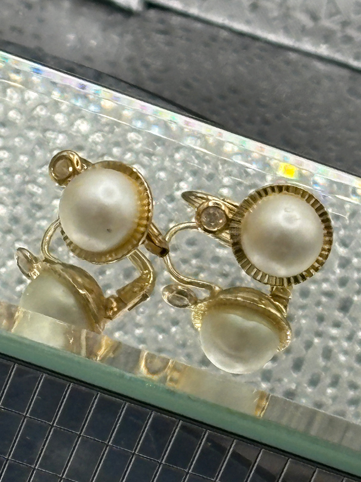 Ladies 14 Karat Yellow Gold Diamond & Pearl Dangling Earrings