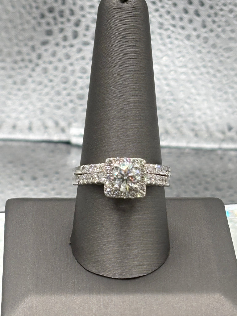 View eight of Magnificent Ladies 14 Karat Gold Brilliant Diamond Wedding Set