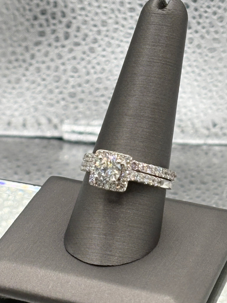 View nine of Magnificent Ladies 14 Karat Gold Brilliant Diamond Wedding Set