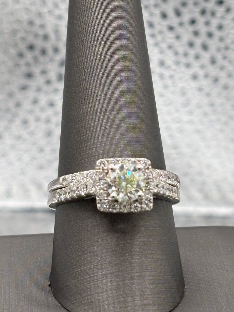 View ten of Magnificent Ladies 14 Karat Gold Brilliant Diamond Wedding Set