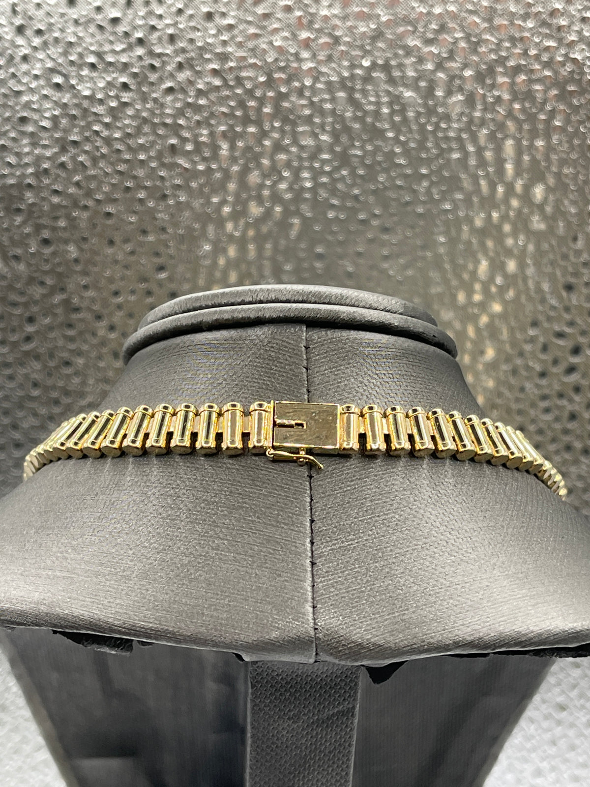 Ladies 14 Karat Yellow Gold Cleopatra Style Diamond Necklace
