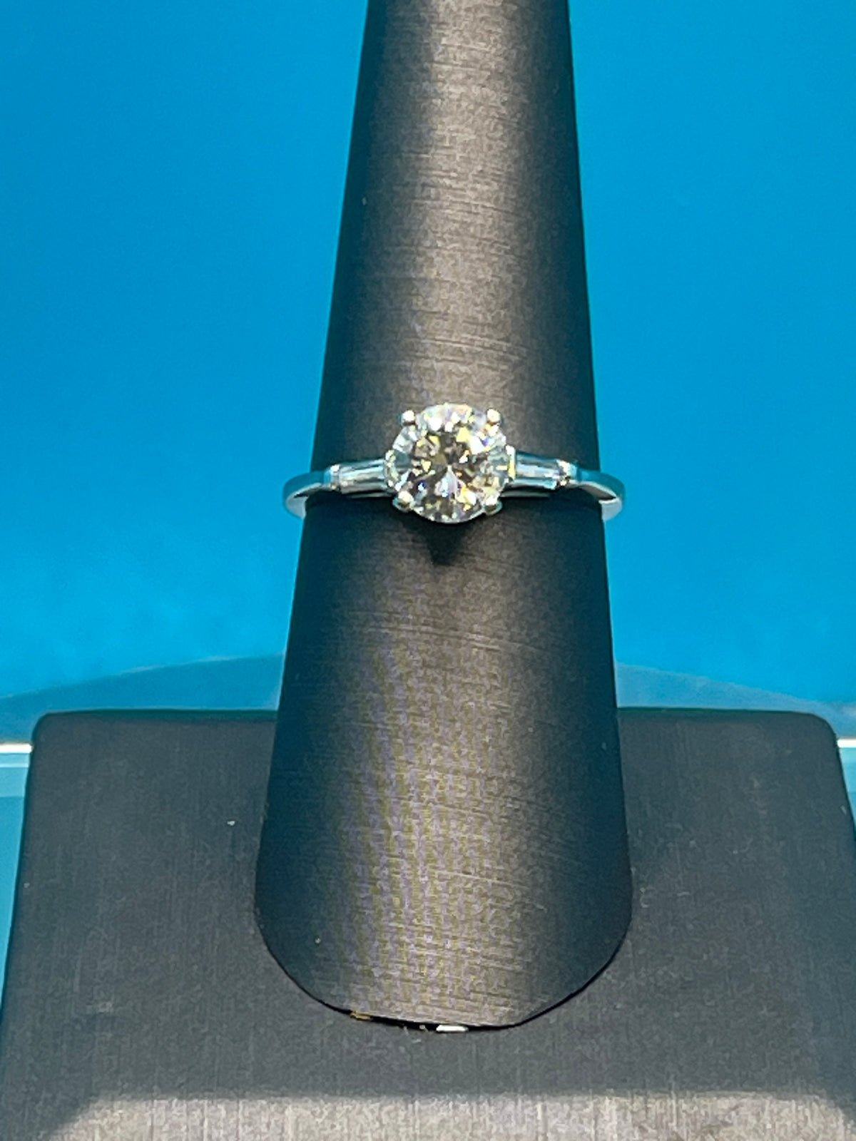 Ladies 14 Karat White Gold Round Shaped Diamond Engagement Ring