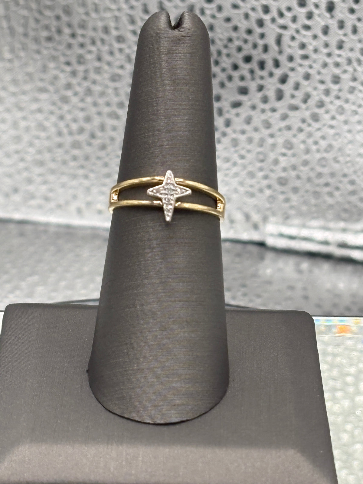 Ladies 10 Karat Yellow Gold Diamond Cross Ring