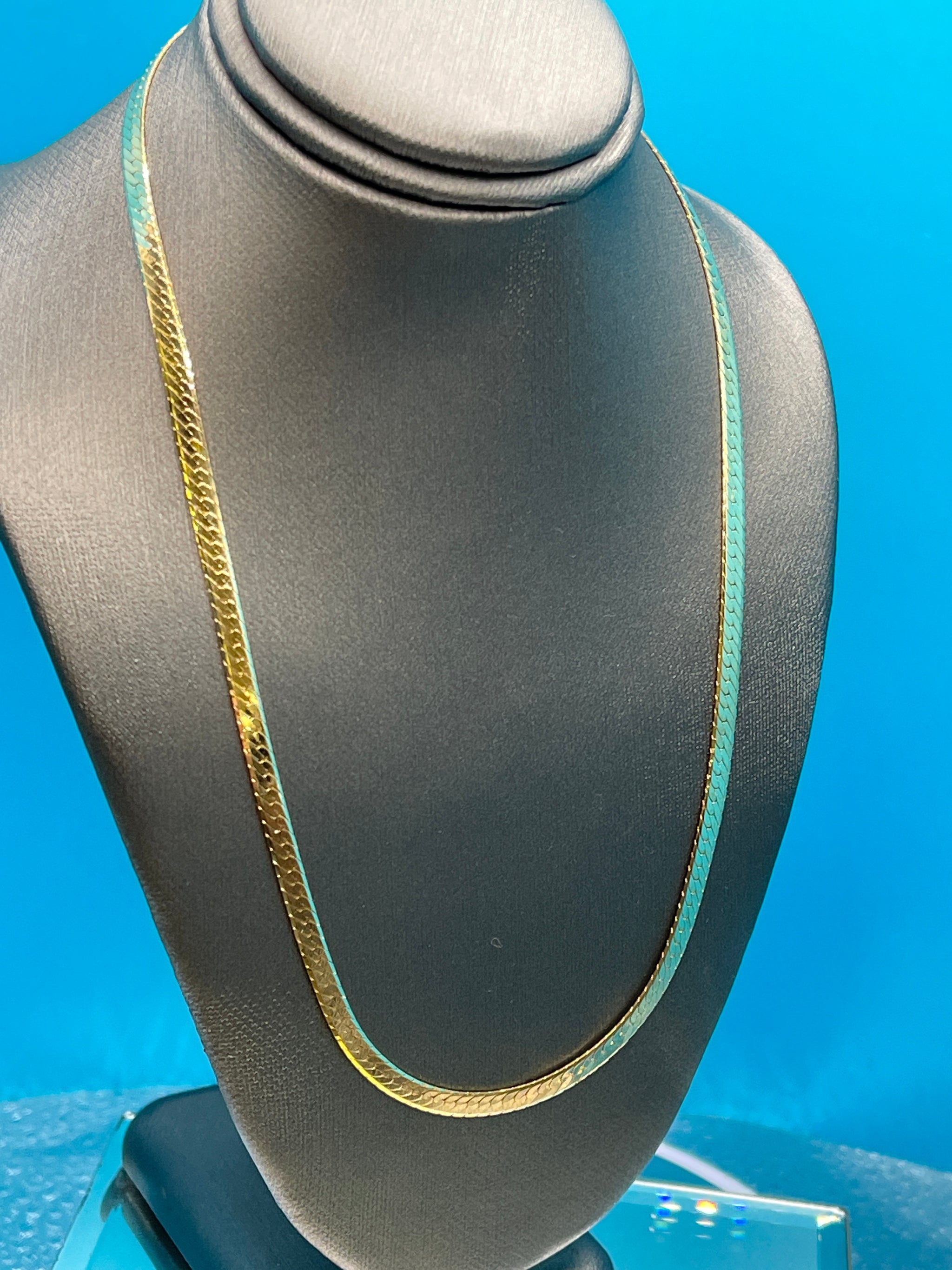 Ladies Vintage 14 Karat Yellow Gold Beveled Herringbone Chain