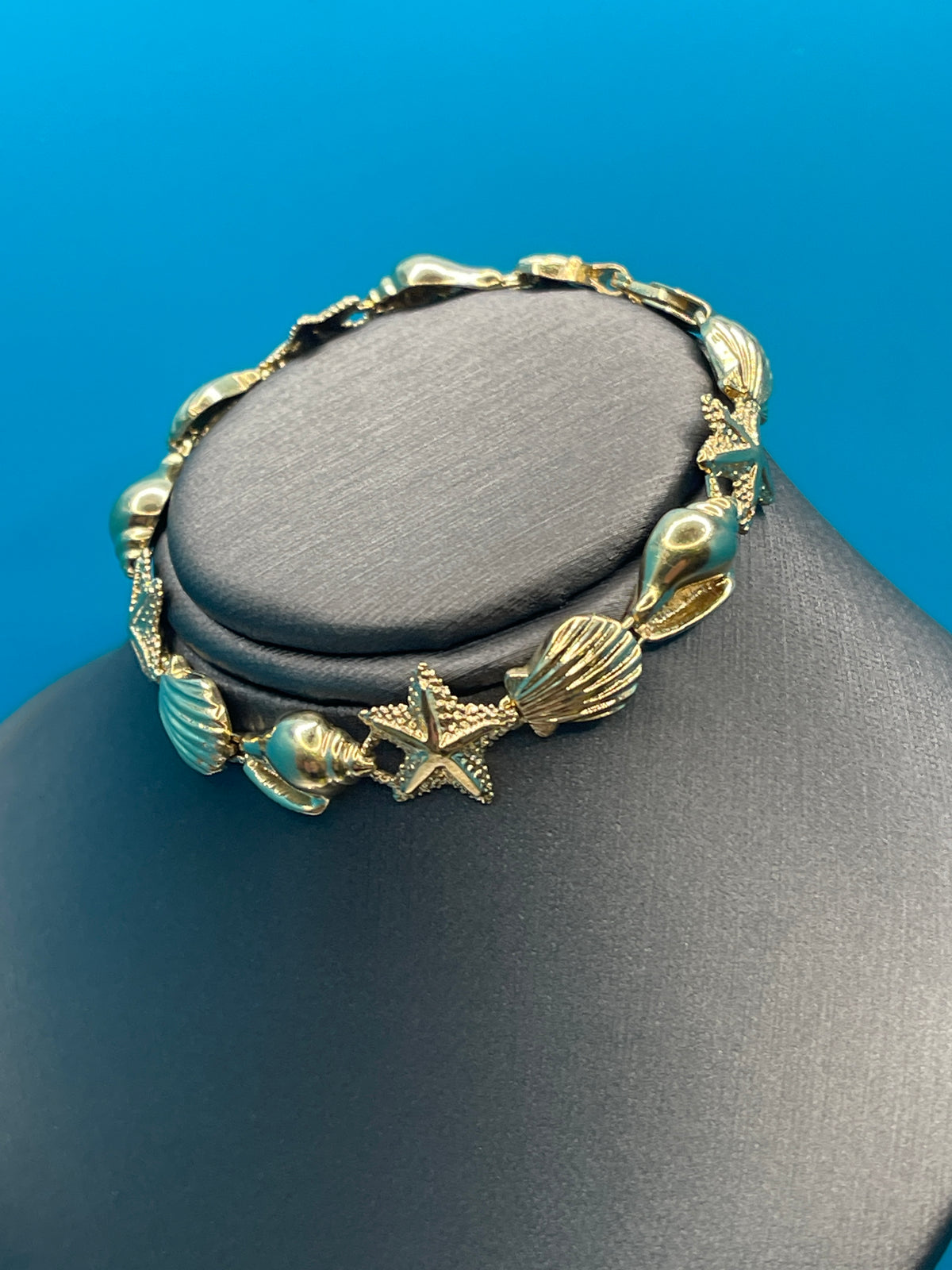 Ladies Fabulous 14 Karat Yellow Gold Ocean Life Bracelet