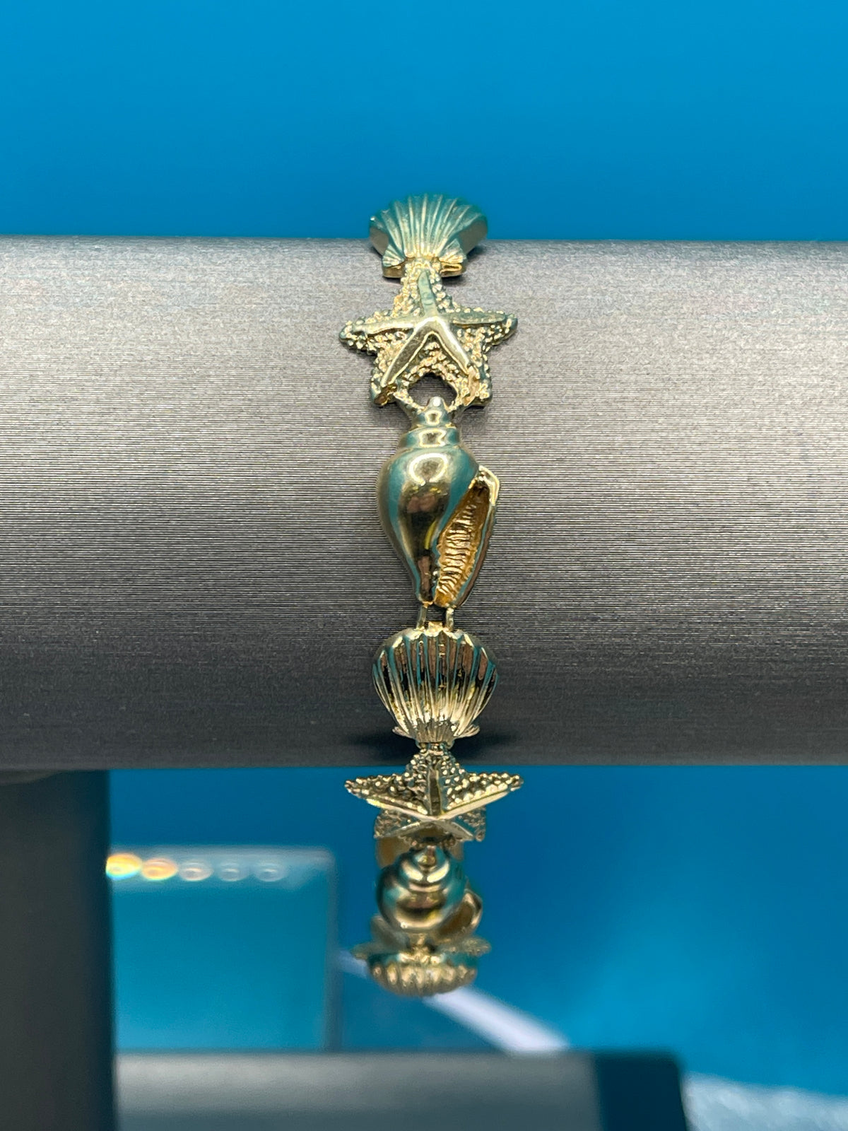 Ladies Fabulous 14 Karat Yellow Gold Ocean Life Bracelet