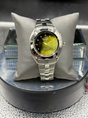 Vintage Seiko ladies Arctura Kinetic watch , black dial with stainless steel bezel and band