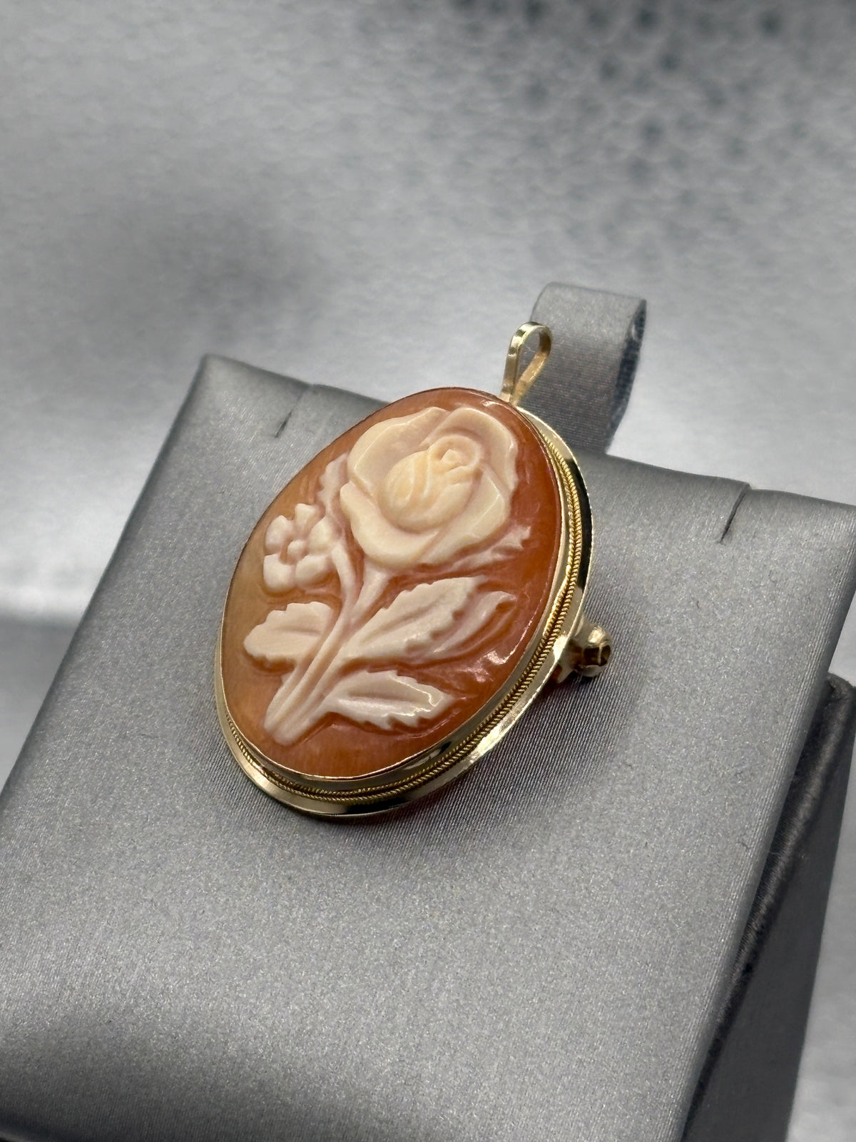 Ladies 14 Karat Antique Floral Cameo Pin & Pendant
