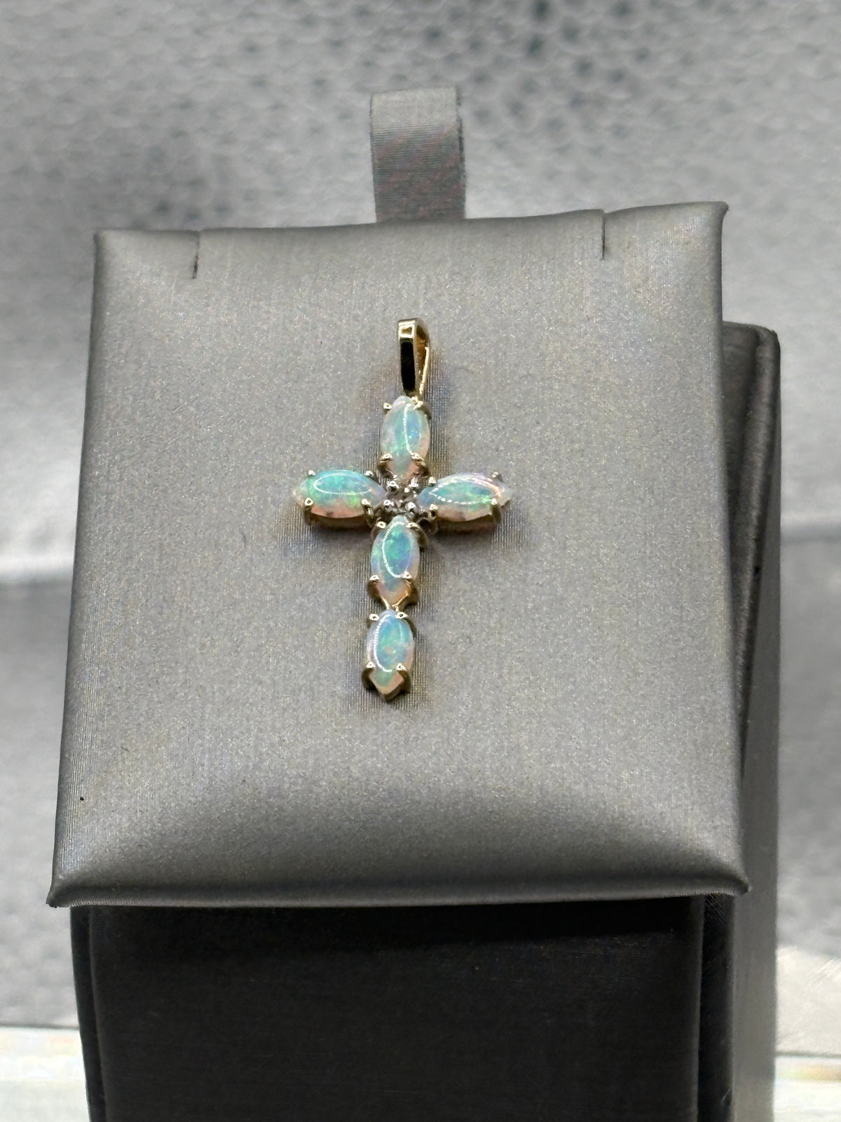 Ladies Vintage 14 Karat Yellow Gold Opal & Diamond Pendant