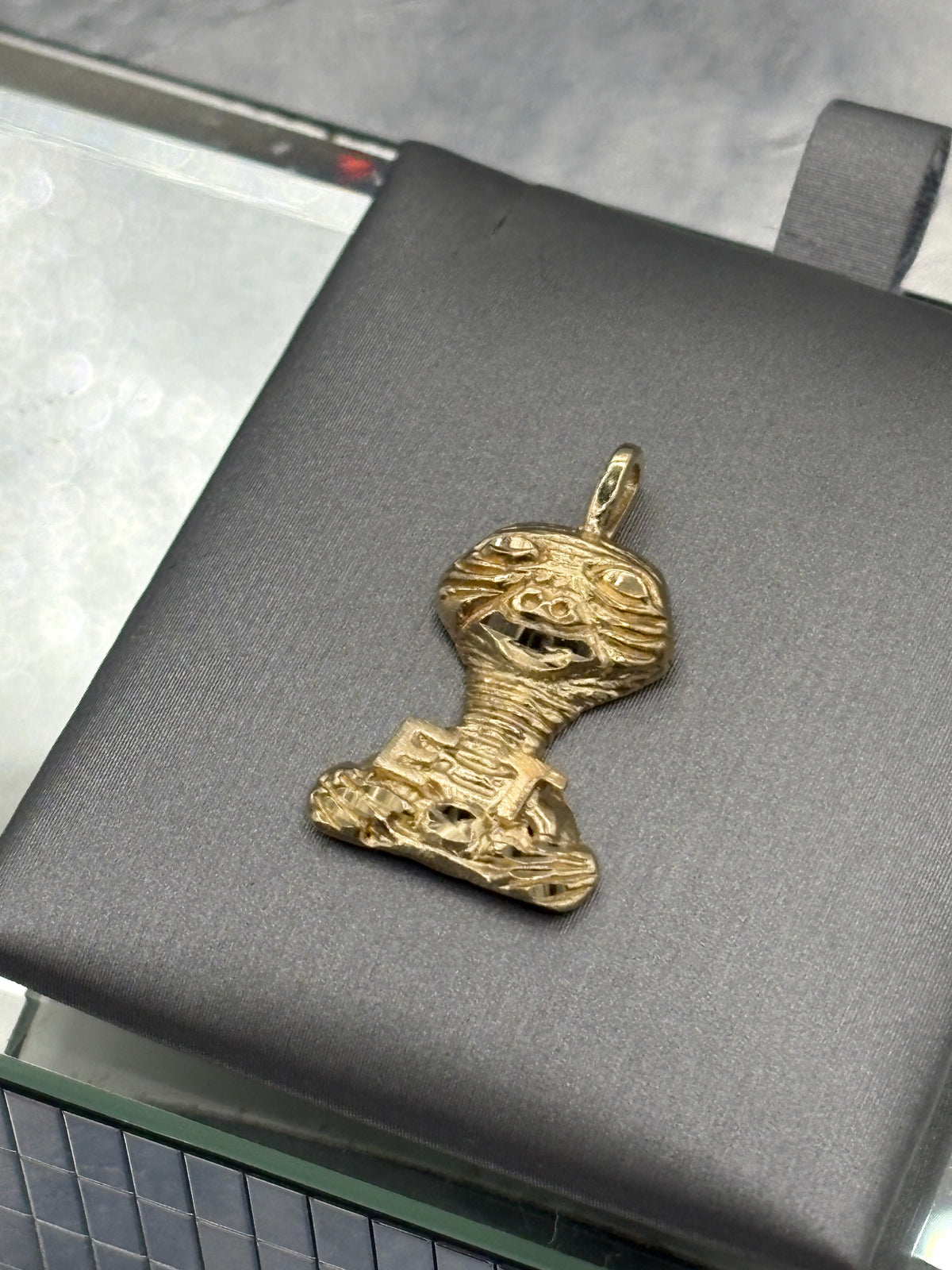 14 Karat Yellow Gold Movie Star ET Phone Home Pendant
