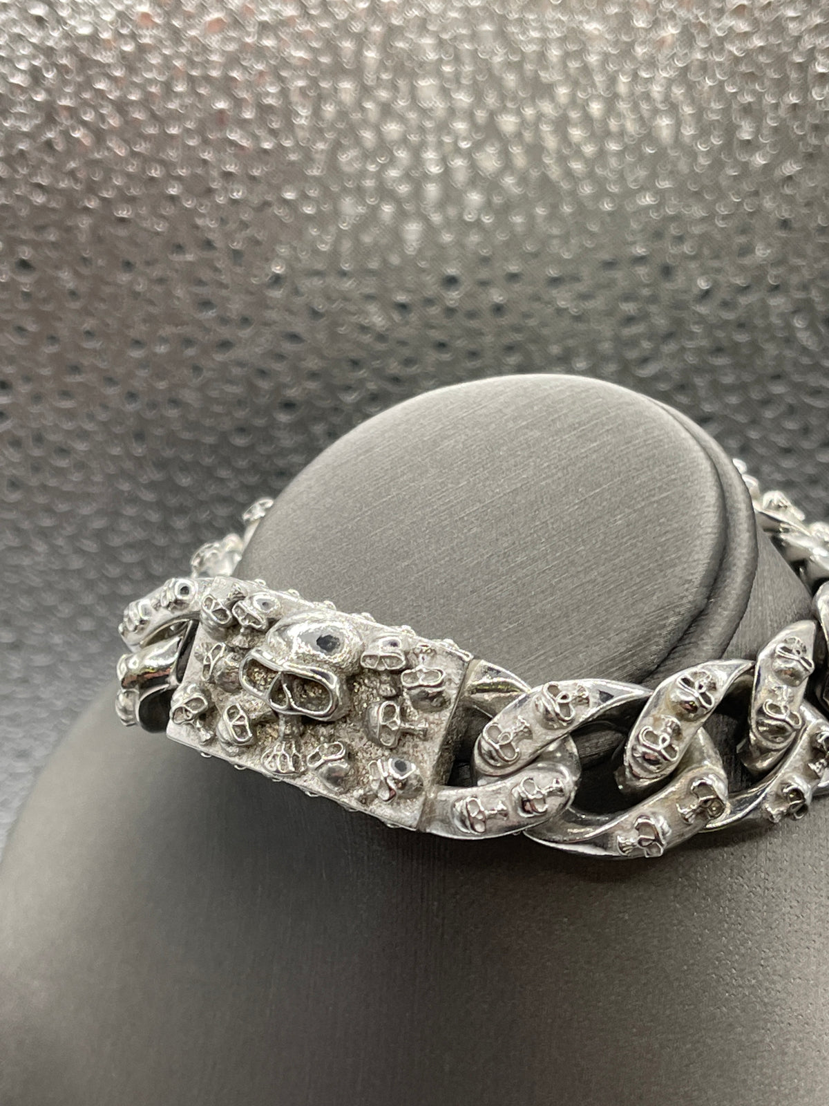 AMAZING MENS STERLING SILVER SKULL BRACELET