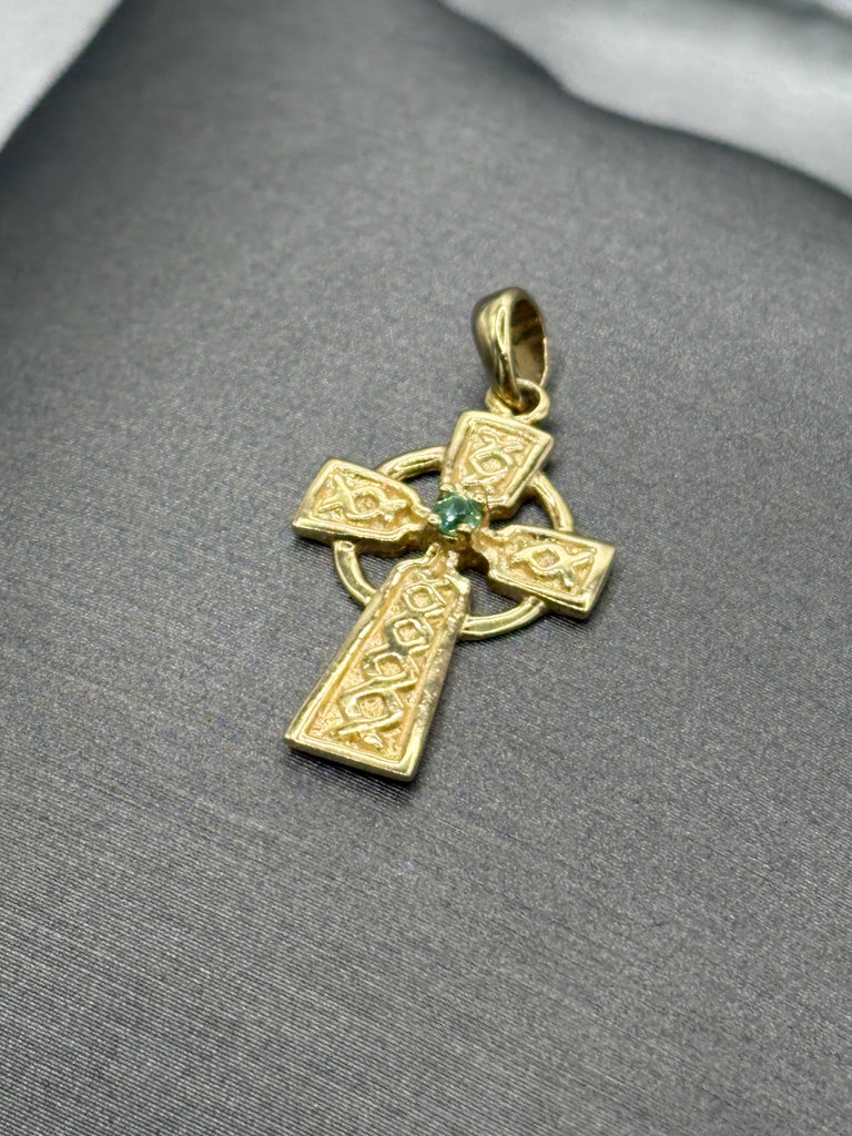 View three of Ladies 10 Karat Yellow Gold Emerald Celtic Cross
