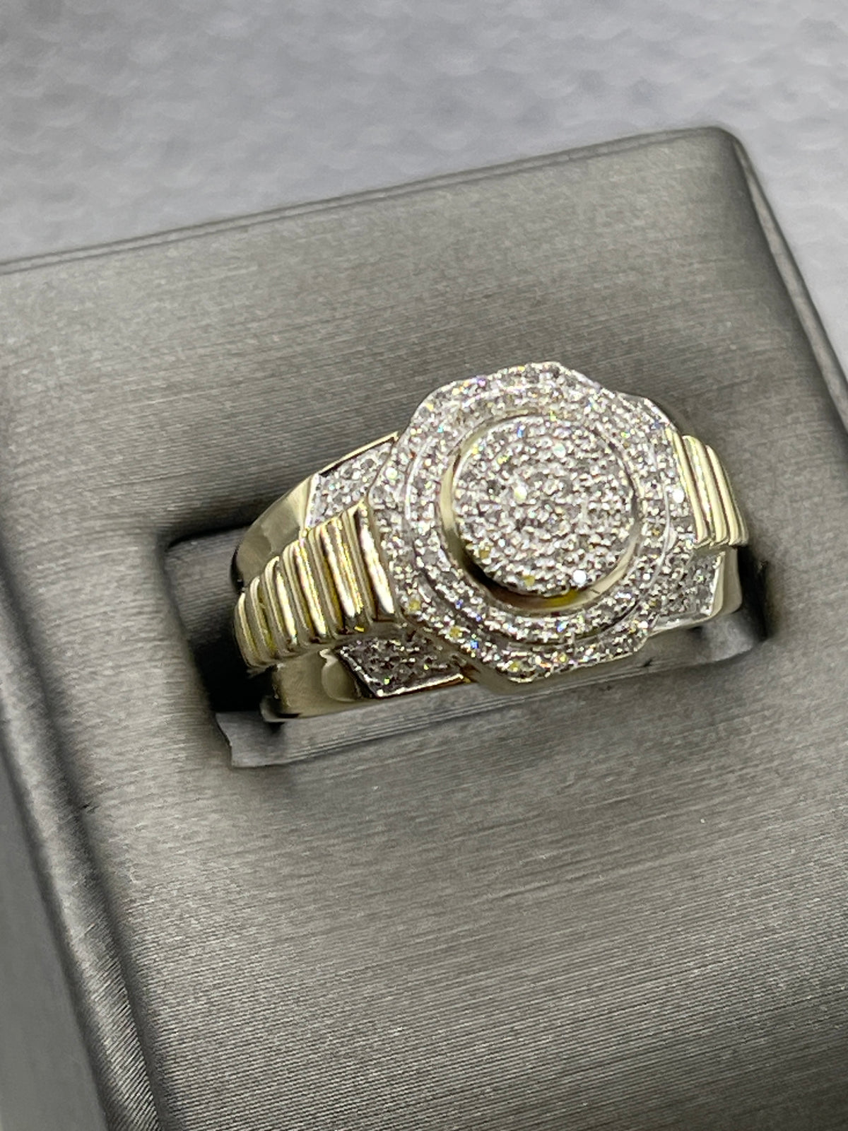Spectacular Gents/Ladies 10 Karat Yellow Gold Diamond Rolex Style Ring