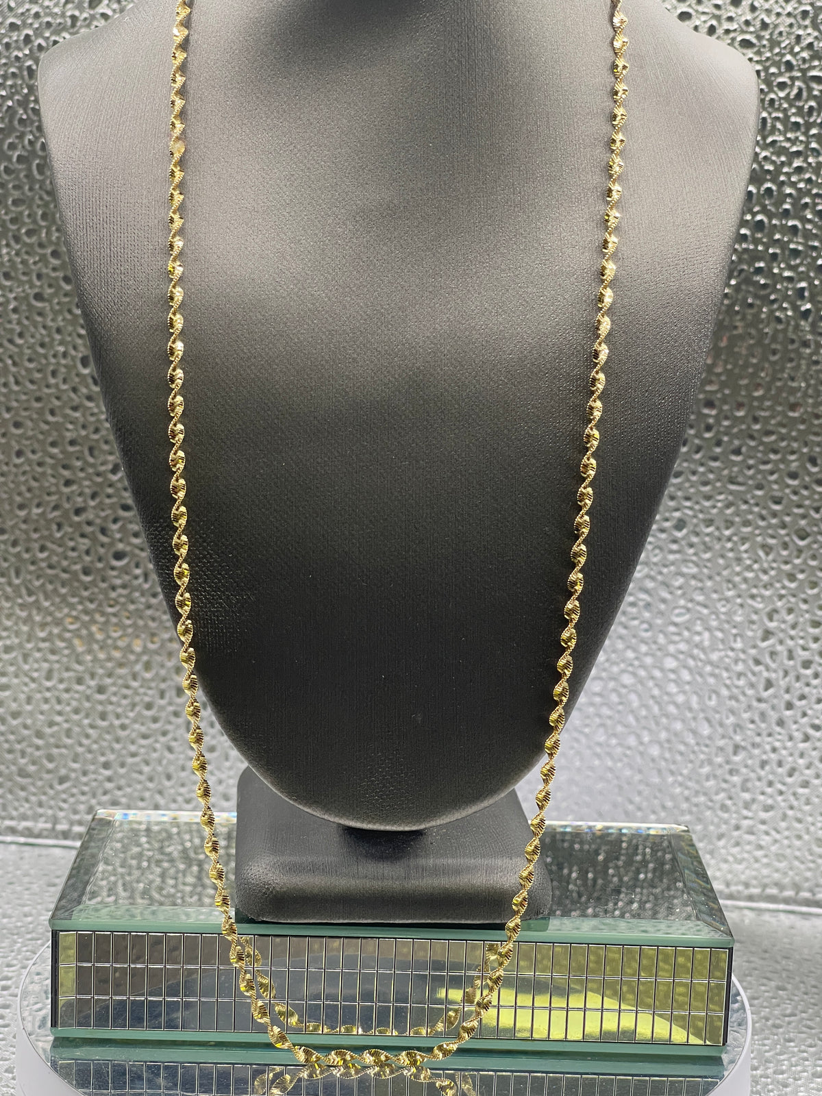 A Fabulous Ladies 14 Karat Yellow Gold Twisted Woven Sparkle Link Chain