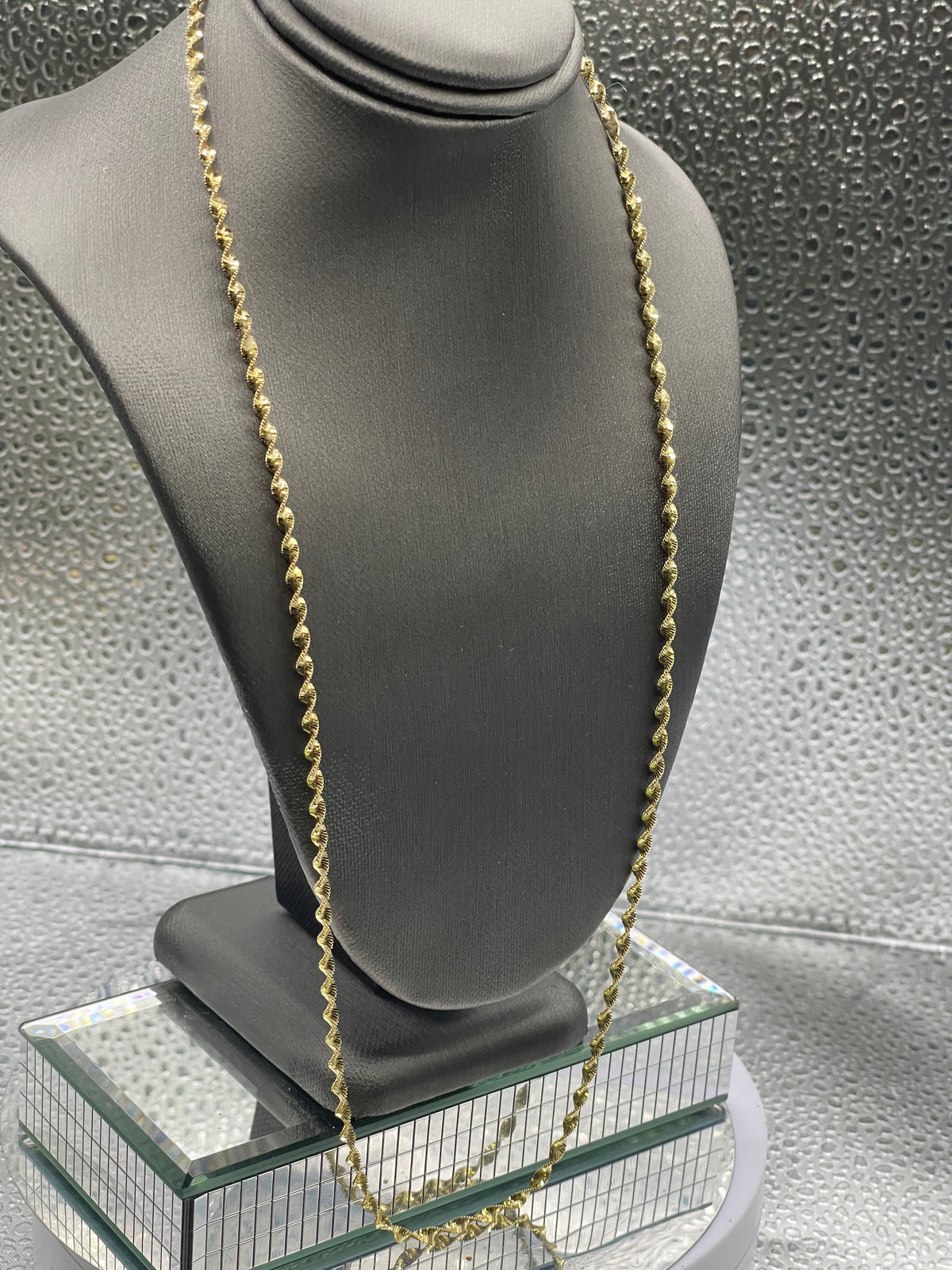 A Fabulous Ladies 14 Karat Yellow Gold Twisted Woven Sparkle Link Chain