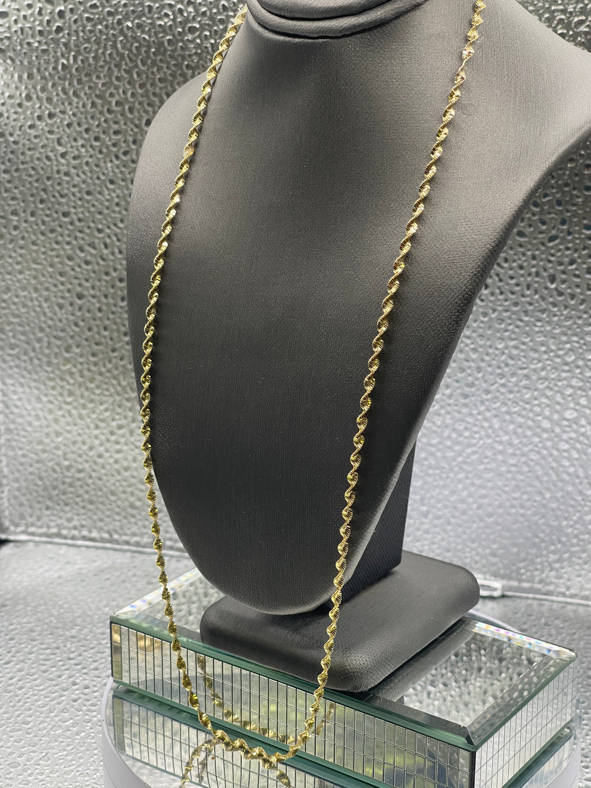 A Fabulous Ladies 14 Karat Yellow Gold Twisted Woven Sparkle Link Chain
