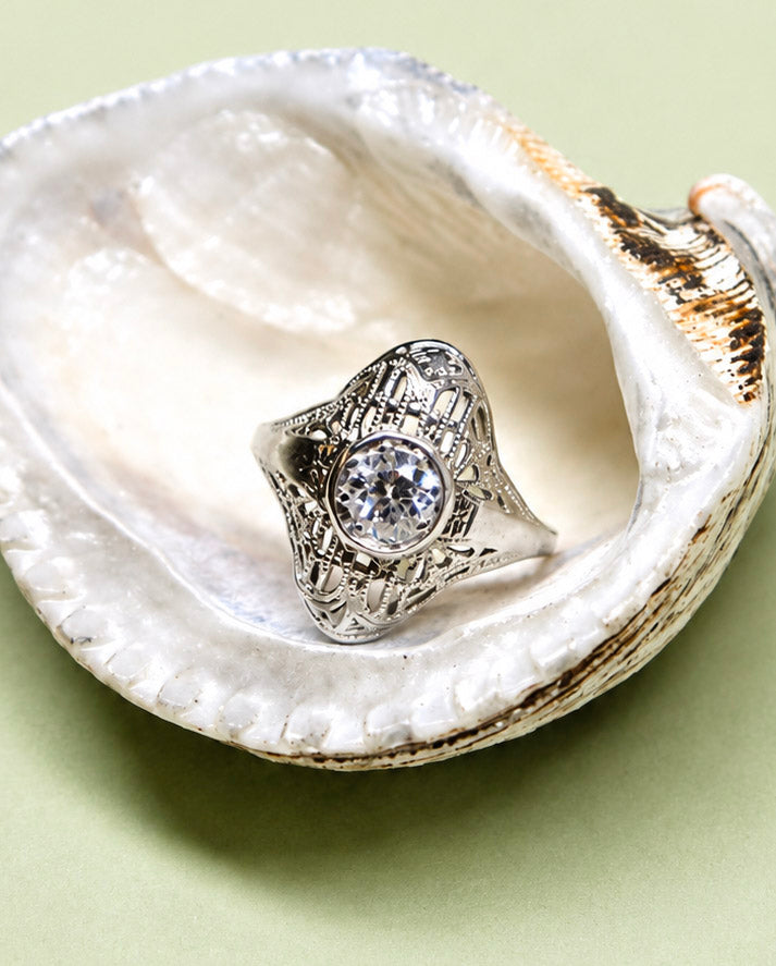 Antique Ladies 18 Karat White Gold Diamond Filagree Ring