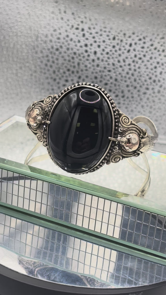 Vintage Native American Sterling Silver Black Onyx Bracelet