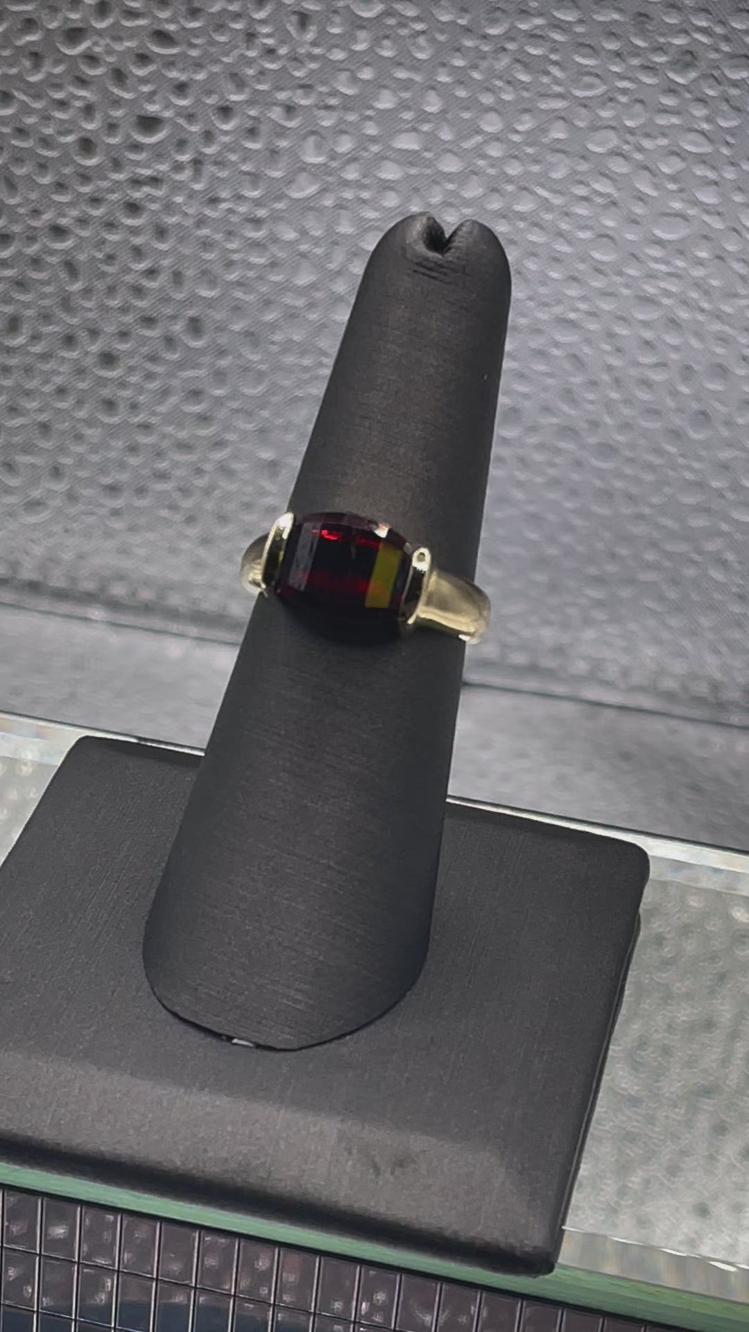 Ladies / Gents 14 Karat Yellow Gold Faceted Almandine Garnet Ring