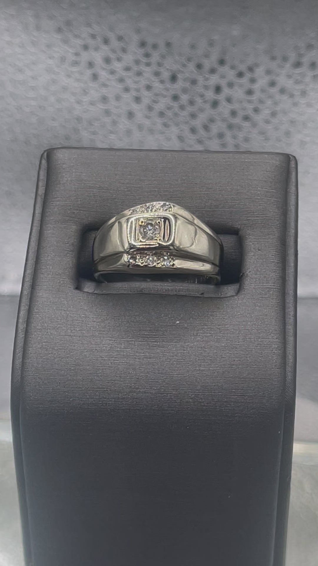 Ladies or Mens 14 Karat Solid White Gold Diamond Ring