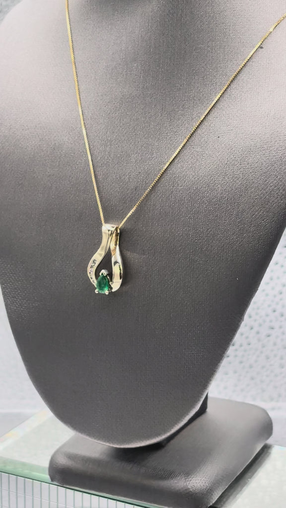 14 Karat Yellow Gold Ladies Emerald & Diamond Pendant & Chain