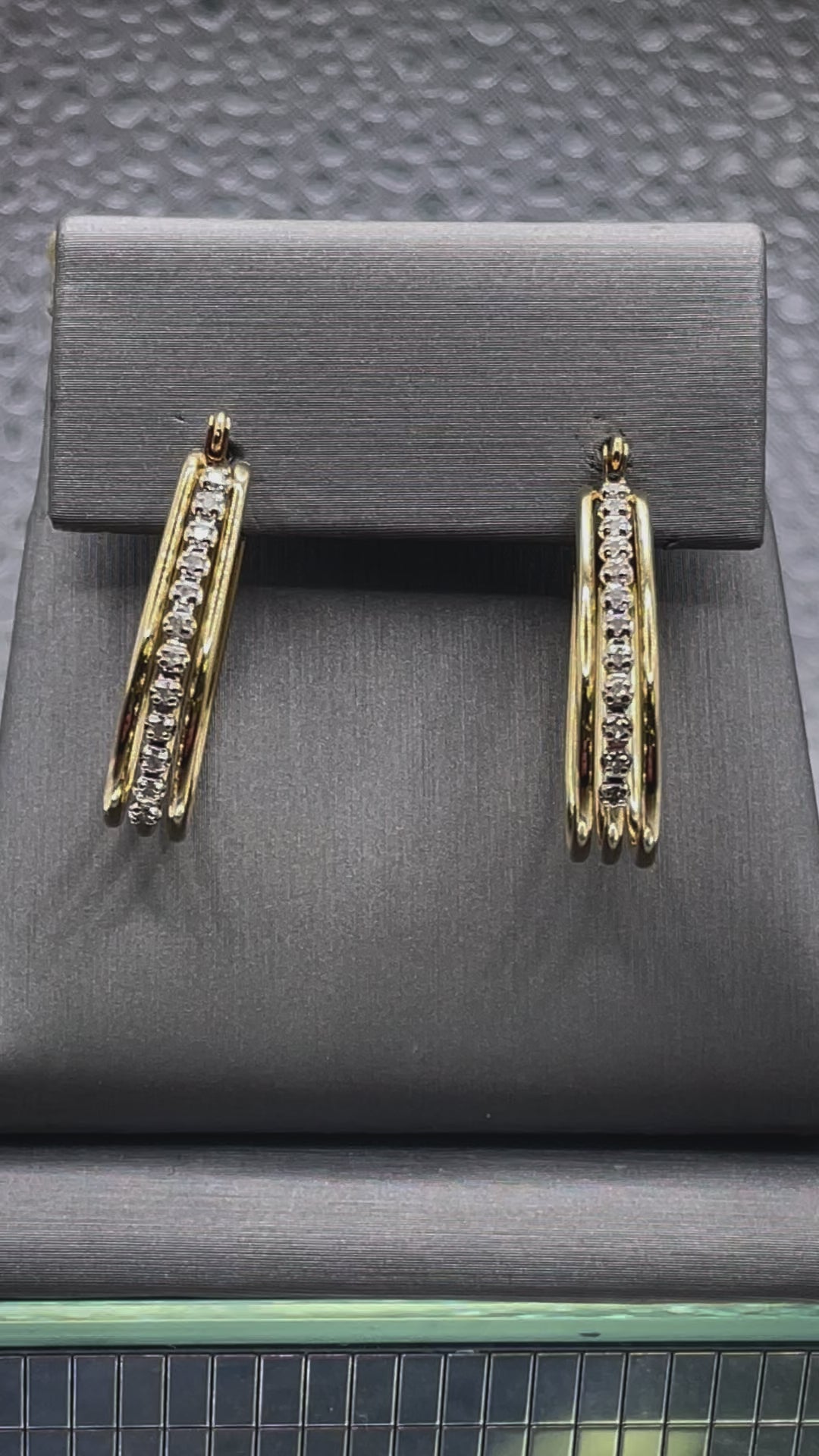 Ladies 14 Karat Solid Yellow Gold Diamond Earrings