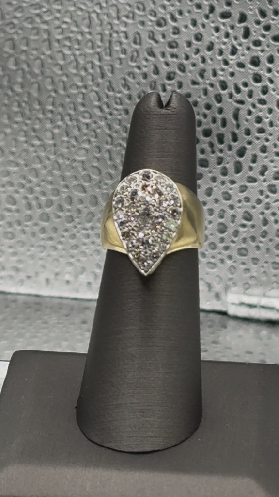 Movie of Ladies14 Karat Yellow Gold Diamond Teardrop Cluster Ring