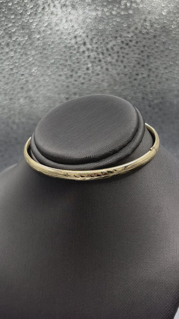Movie of Ladies 14 Karat Yellow Gold Engraved Bangle Bracelet